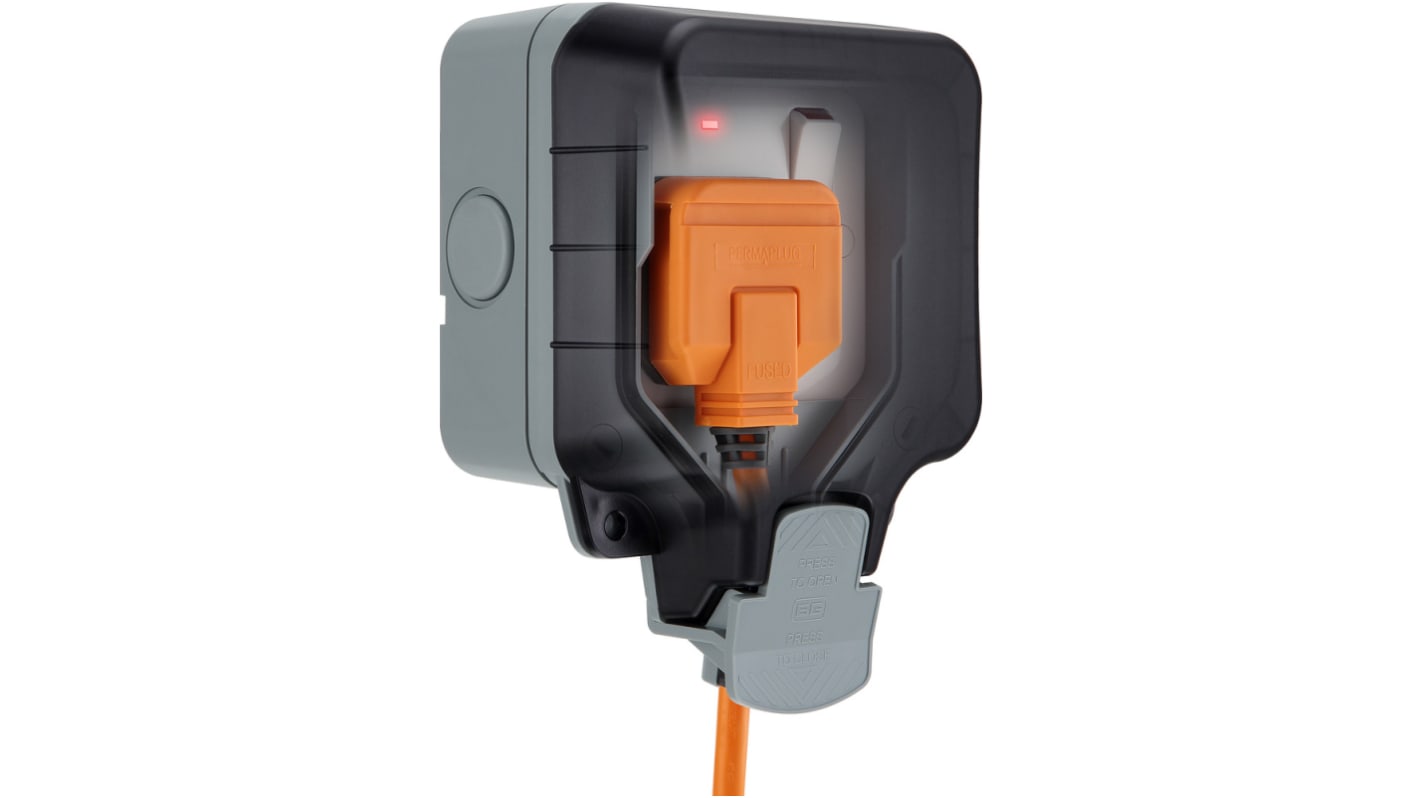13 A single switched Socket IP67